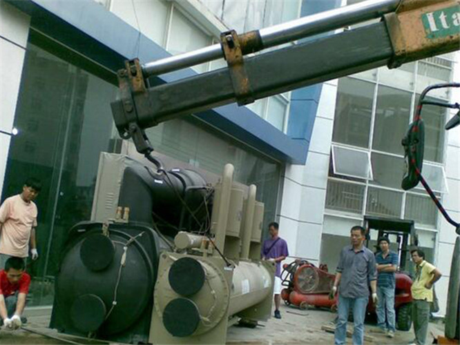 滦南县随车吊和汽车吊的核心区别是什么？哪种更省钱？